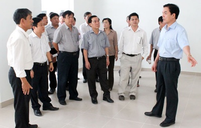 Sáng 22.3, Phó Chủ tịch UBND tỉnh Đặng Ngọc Dũng đã chủ trì cuộc họp với các sở, ngành về tiến độ đầu tư xây dựng Bệnh viện Sản Nhi.